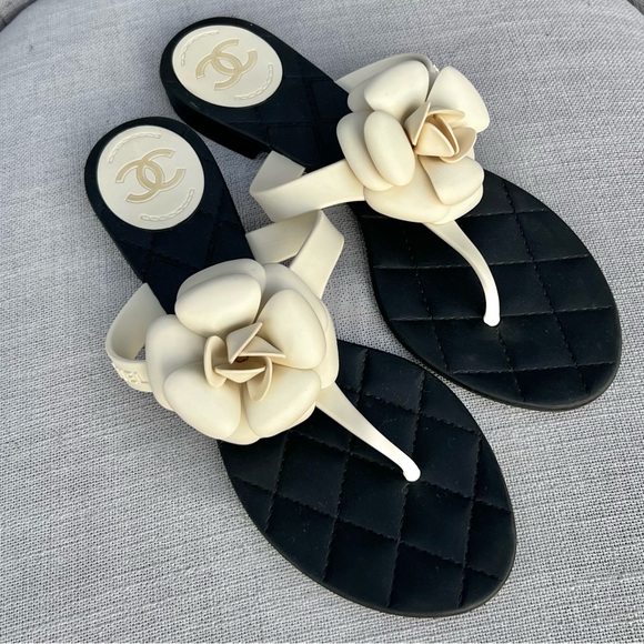 CHANEL Camellia Rubber Flat
Thong Sandals Flip Flops Black x
White - Picture 2 of 7